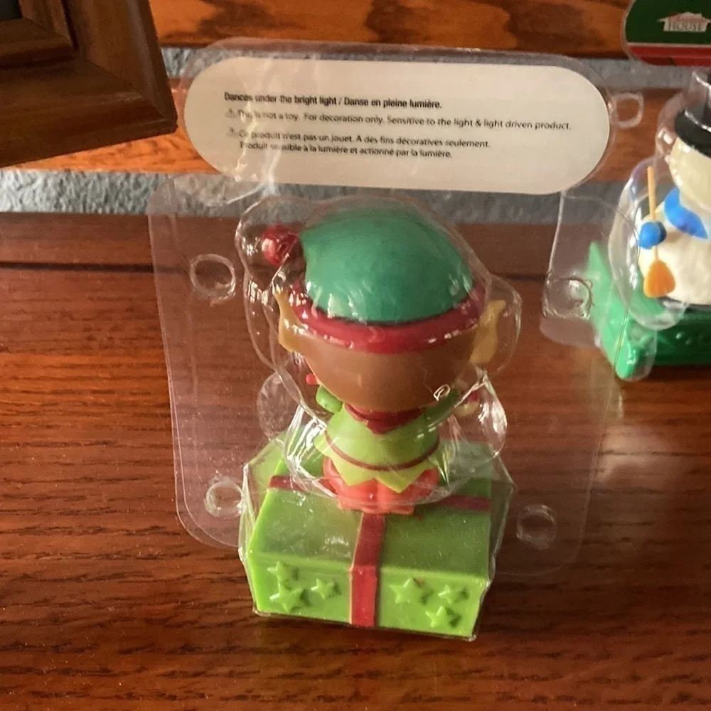 5 Holiday Themed Solar Powered Dancing Bobblehead